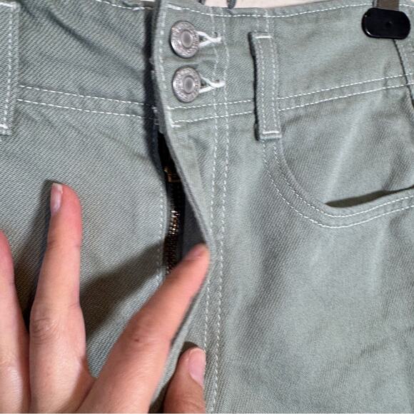 Levi’s Sage Green High Waisted Mom Jean Shorts Womens 24 Classic Beachy Summer - Picture 5 of 8
